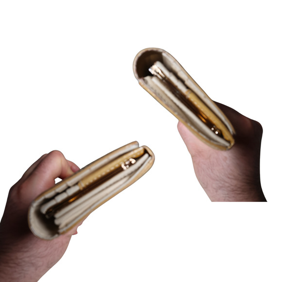 Samantha Thavasa Long Wallet Beige Patent Leather, Heart Ingrained Gold Hardware - Picture 10 of 11